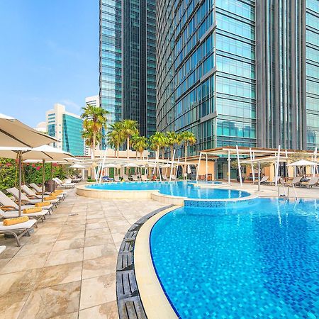 City Centre Rotana Doha Exterior foto The swimming pool at the hotel