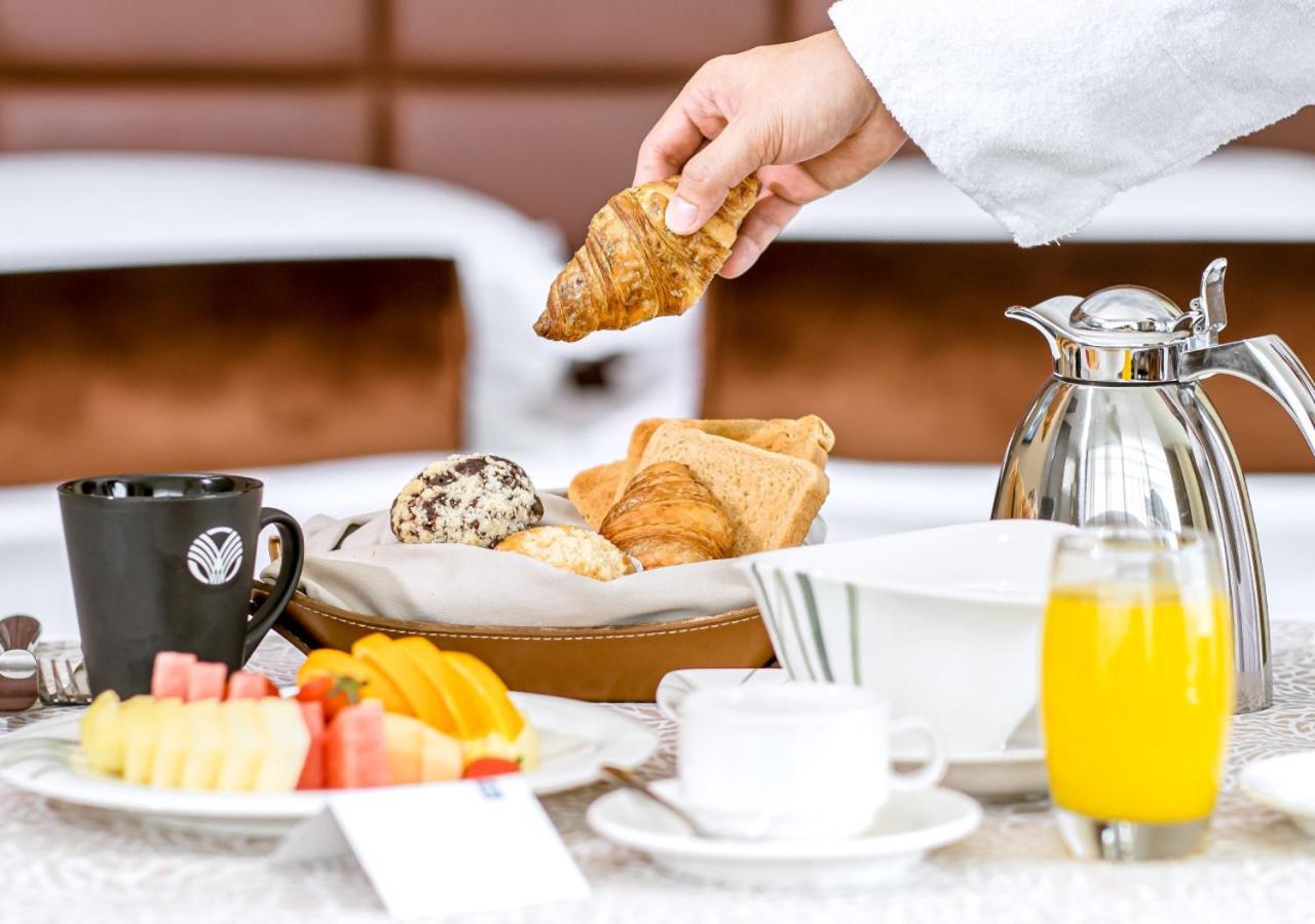 City Centre Rotana Doha Exterior foto Room service