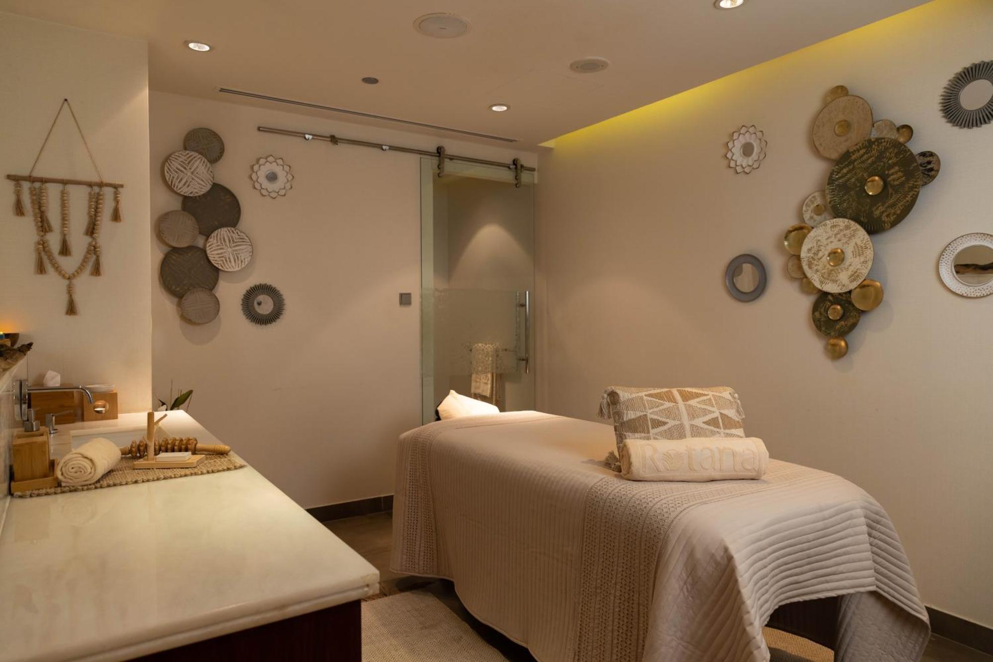 City Centre Rotana Doha Exterior foto A treatment room at the spa